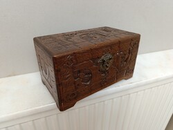 Antik kínai faragott fa doboz kis láda réz szerelékkel 326 6211