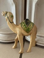 Festett fa teve figura – 12,5 cm – egzotikus dísz