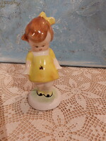 Bodrogkeresztúri sárga ruhás katicás kislány, kerámia figura