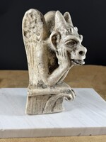 Régi Notre Dame Vizköpő szörny szobor 1