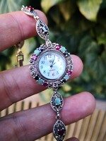 Gyönyörű rubin smaragd zafír köves ezüst óra