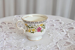 Vintage Balmoral porcelán teás csésze virágmintás, arany szegéllyel bone china
