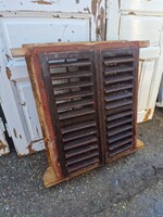 Régi parasztház ablak antik zsalugáteres ablakok népi ablak vintage