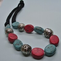 Régi howlit színes szép nyakék nyaklánc