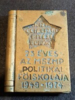 25 éves az MSZMP politikai főiskolája 1949-1974,  8x6 cm, bronz könyvecske