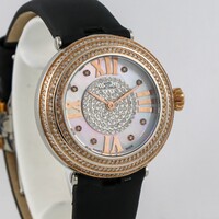 Murex egy gyönyörű és különleges svájci óra 355 db valódi fehér gyémánttal díszítve