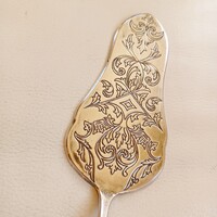 Régi, ezüstözött, cizellált mintás, gyönyörű tortalapát- jelzett, vintage