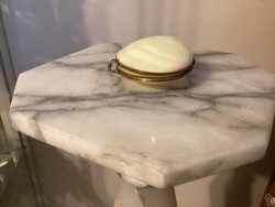 Antik, kagylóból készült ékszeres vagy pipere dobozka, szelence .