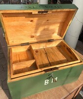 Régi katonai faláda tisztított kezelt vintage kopottas fa doboz láda katonaláda