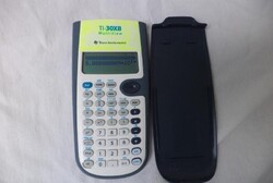 Texas Instruments TI-30XB számológép (607)