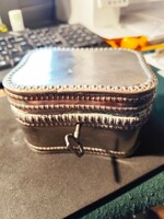 Régi ezüstözött dobozka