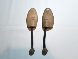 1 pár régi, jelzett "Bőrfa" fából készült sámfa, kaptafa