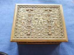 Antik puttós réz kártya/ékszer doboz fa béléssel 16 x 13 x 6 cm.  Igényes, szép darab.