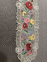 Eladó Exkluzív, Kézzel Hímzett Rizsszálas Kalocsai Garnitúra  ​Eladó egy rendkívül igényes, gazdag