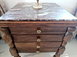 Robosztus márványlapos kis komód