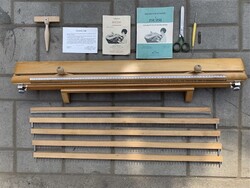 Retro Zsuzsi kézikötőgép újszerű, leírással saját dobozában, kötés, nosztalgia