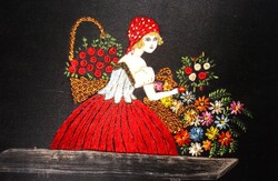 Gyönyörű antik selyem hímzett kép Lány padon ÜLVE virágoskosárral 24 x 37 cm KERET NÉLKÜL 1.