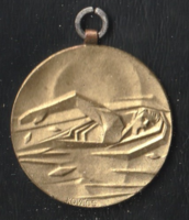 Úszó arany érme ( arany hatású )