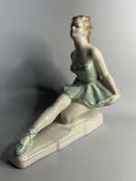 Hatalmas porcelán balerina zöld ruhában, Oláh Sándor terve