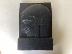 Vígh Ferenc ( 1881 - 1948 ) , Faragott fali domborműve .