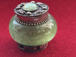 Régi Keleti zöld üveg, fémmel díszített doboz, szelence.