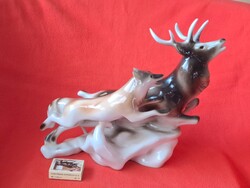 Nagy méretű Royal Dux szarvas farkassal porcelán figura