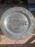 Fali Ón tányér részletgazdag kidomborodó fali dísz.