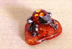 Balti borostyán béka figura