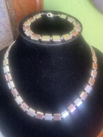 AVON NYAKÉKés KARÉK-jelzett !