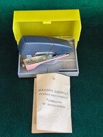 Szovjet retro kézi varrógép dobozában(1980-90')