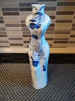 Különleges, 32 cm-es Jingdezhen "Qipao" Porcelán Váza – Elegáns Női Alak ​Eladó egy lenyűgöző, kézze