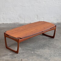 Felújított dán teak Peter Hvidt dohányzóasztal 1960