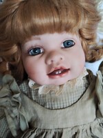 Antik porcelán baba