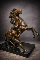 Nagy Méretű lovas bronz szobor, Lovat fékező bronz