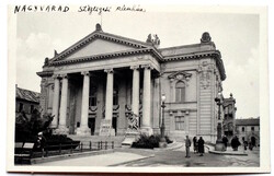 Nagyvárad - Szigligeti színház - magyar előadás plakátjával  Tokaji Aszu   ~1940