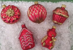 Karácsonyfadíszek 5 db együtt, üveg mackó,ház,virágkosár stb.