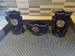 Kobaltkék porcelán díszkészlet (3 részes) ​Eladó a képeken látható, mély kobaltkék színű, gazdagon a