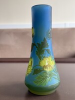 Gallé stílusú, virágmintás művészüveg váza