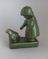 Zsolnay porcelán eozin tyúkot etető Annuska!