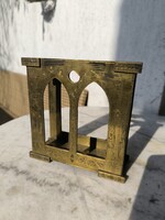 Neogótikus réz ereklye tartó vésett jelenet , Asztali kandalló óra, dekoráció kellék, làmpa