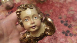 Kb 8x8 cm-es angyalka fej . Anyagát nem tudom megállapítani , talán műgyanta .