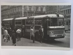 Régi  Képeslap Ikarus 180 a Felszabadulás téren postatiszta