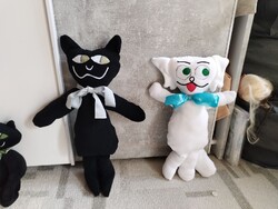 FRAKK MESE SZERÉNKE ÉS LUKRÉCIA PLÜSS CICA SAJÁT VARRÁS 40CM 4500FT/DB