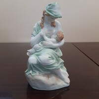 Herendi Anyaság, Szoptató Anya gyermekével porcelán figura