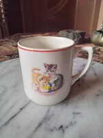 Abszolút ritka mesejelenetes (cica, kertész) kispesti Gránit keménycserép bögre