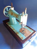 MOSZKVA GYEREK JÁTÉK VARRÓGÉP caa 1960