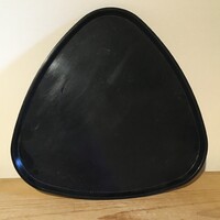 Retro háromszög műanyag tálca - fekete