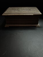 Faragott fa doboz (ékszer / cigaretta)