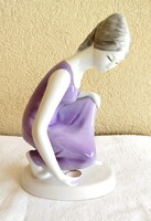 Hollóházi vízmerítő női figura