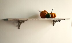 Romantikus vintage fenyő polc öntöttvas konzolokkal fehér lazúrral antik polc antik vas polc